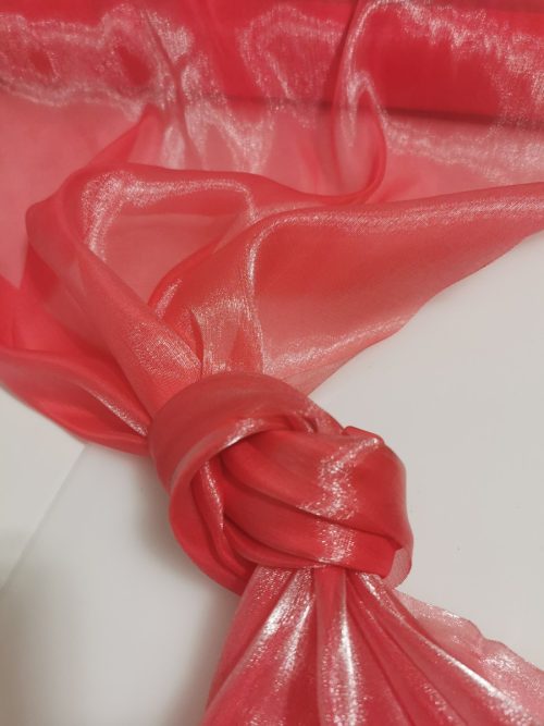 Saténová organza koralová (Coral) 47 cm × 10 m - detail materiálu