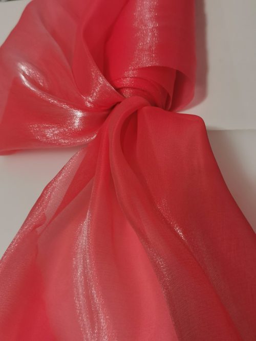 Saténová organza koralová (Coral) 47 cm × 10 m – rolka materiálu