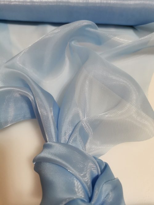 Saténová organza svetlomodrá (Light Blue) 47 cm × 10 m – detail jemnosti látky