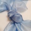 Saténová organza svetlomodrá (Light Blue) 47 cm × 10 m – detail lesku